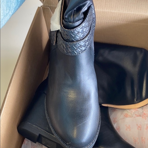 Boots - Picture 2 of 3